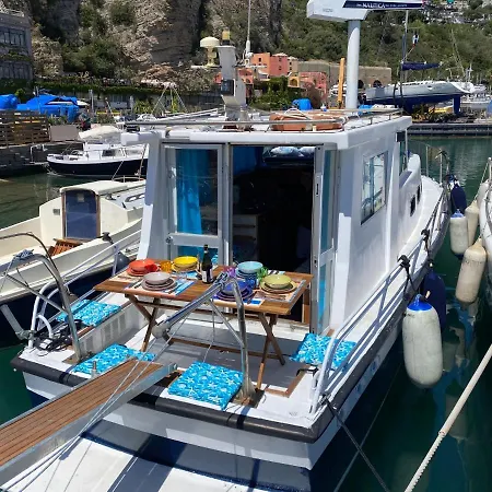 Bådhotel Aloha Jak's Boat Alassio