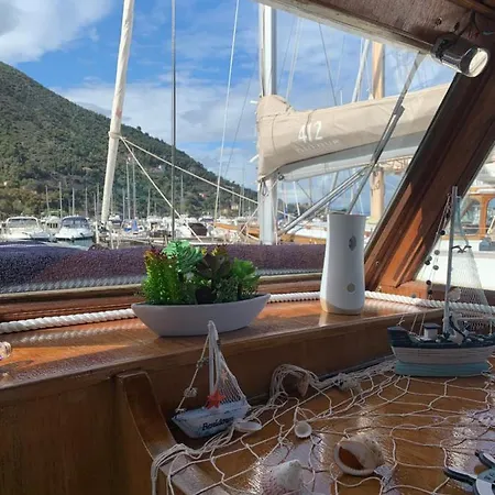 Bådhotel Aloha Jak's Boat