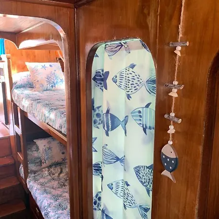 Bådhotel Aloha Jak's Boat *