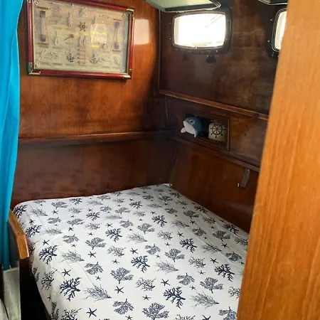 Bådhotel Aloha Jak's Boat Alassio