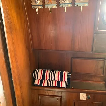 Bådhotel Aloha Jak's Boat Alassio