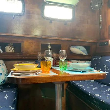 Aloha Jak's Boat Bådhotel Alassio