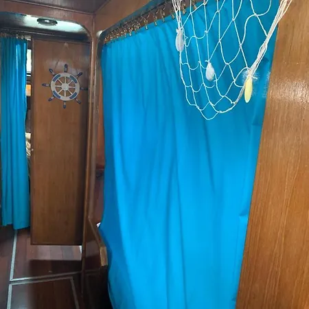 Aloha Jak's Boat Bådhotel Alassio