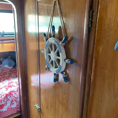 Aloha Jak's Boat Bådhotel Alassio