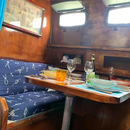Bådhotel Aloha Jak's Boat Alassio